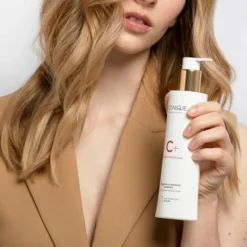 ICONIQUE Professional C+ Colour Protection Colour & UV Defence Shampoo -Kérastase Soldes iconique professional c colour protection colour uv defence shampoo shampoing protection de couleur 4