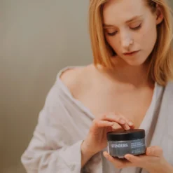 STENDERS Black Mud & Charcoal 6 STENDERS Black Mud & Charcoal -Kérastase Soldes stenders black mud charcoal gelee exfoliante cheveux et cuir chevelu 2