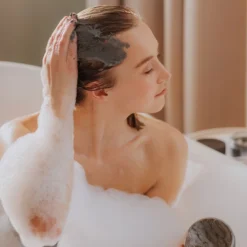 STENDERS Black Mud & Charcoal 7 STENDERS Black Mud & Charcoal -Kérastase Soldes stenders black mud charcoal gelee exfoliante cheveux et cuir chevelu 3